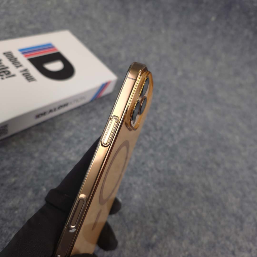 Crystal Clear MagSafe Case - Image 14