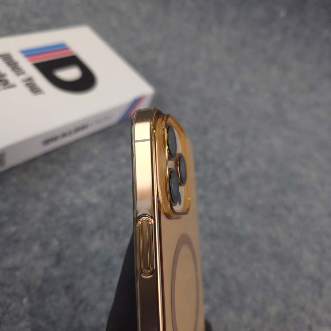 Crystal Clear MagSafe Case - Image 15