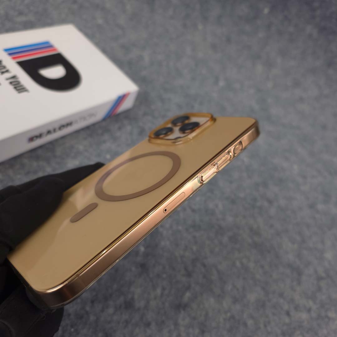 Crystal Clear MagSafe Case - Image 8