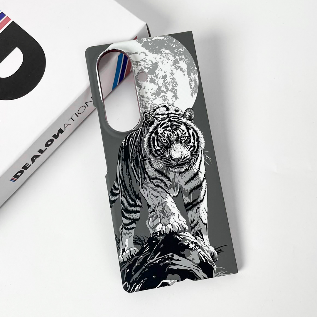 Furious Tiger- Glow in Dark Magsafe Case - Image 4