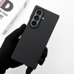 Alternative view of Ultra Thin Carbon Fiber MagSafe Case