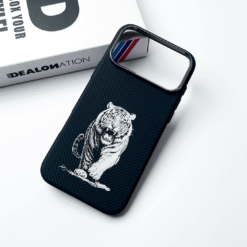 Alternative view of TIGERFURY Carbon MagSafe Case